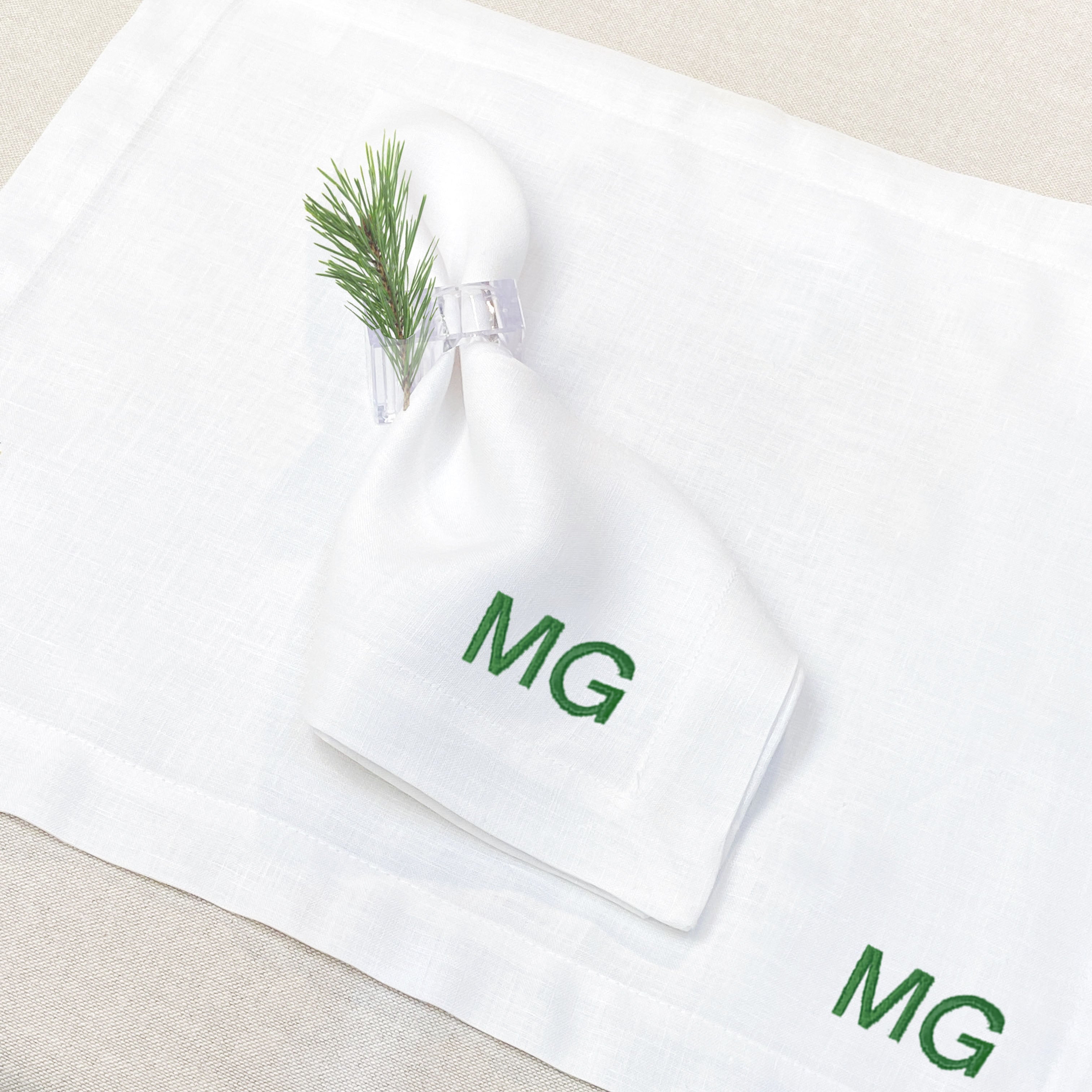 individual con servilleta de lino bordado monograma recto navidad - Barioles Casa