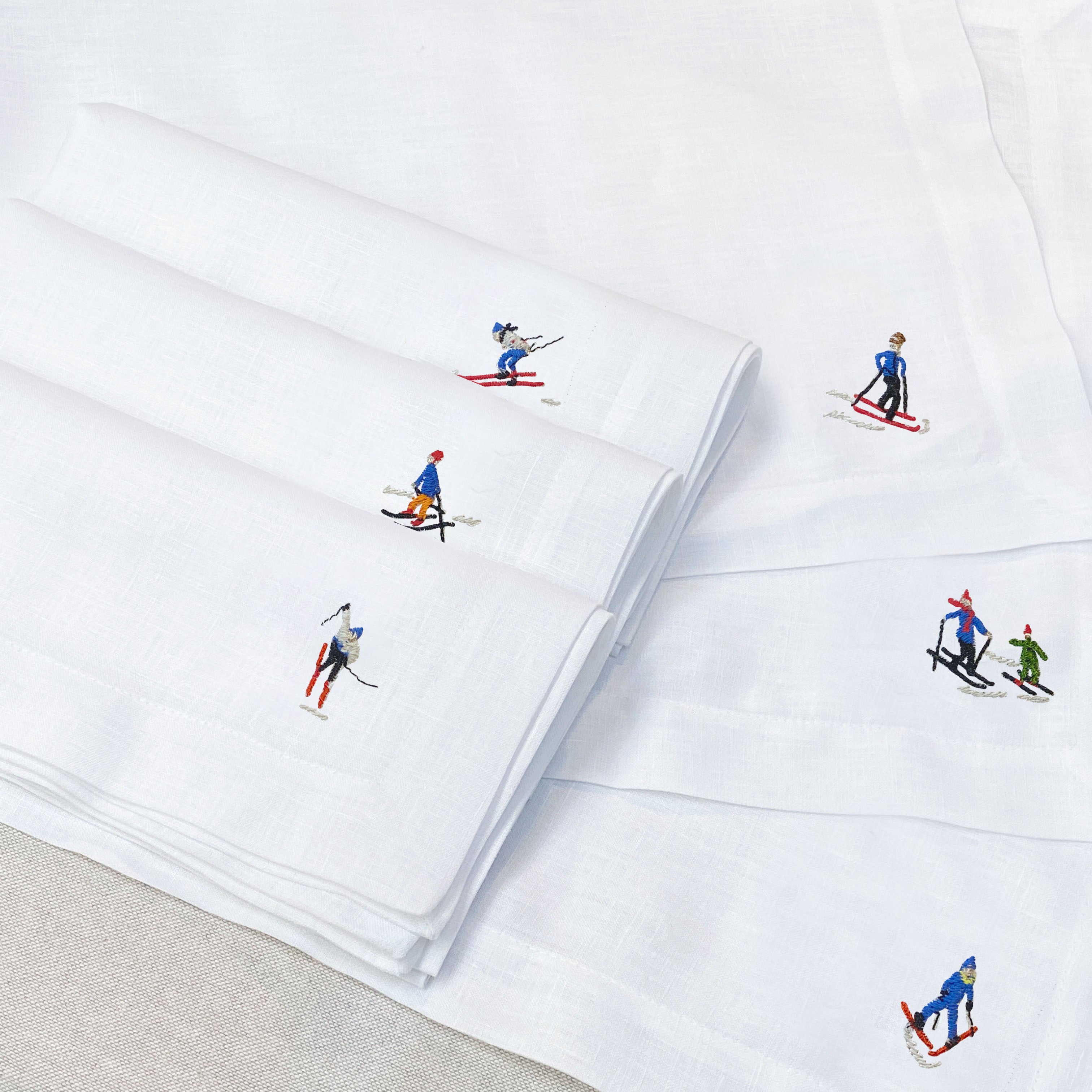 individual con servilleta de lino bordado esquiadores solos - Barioles Casa