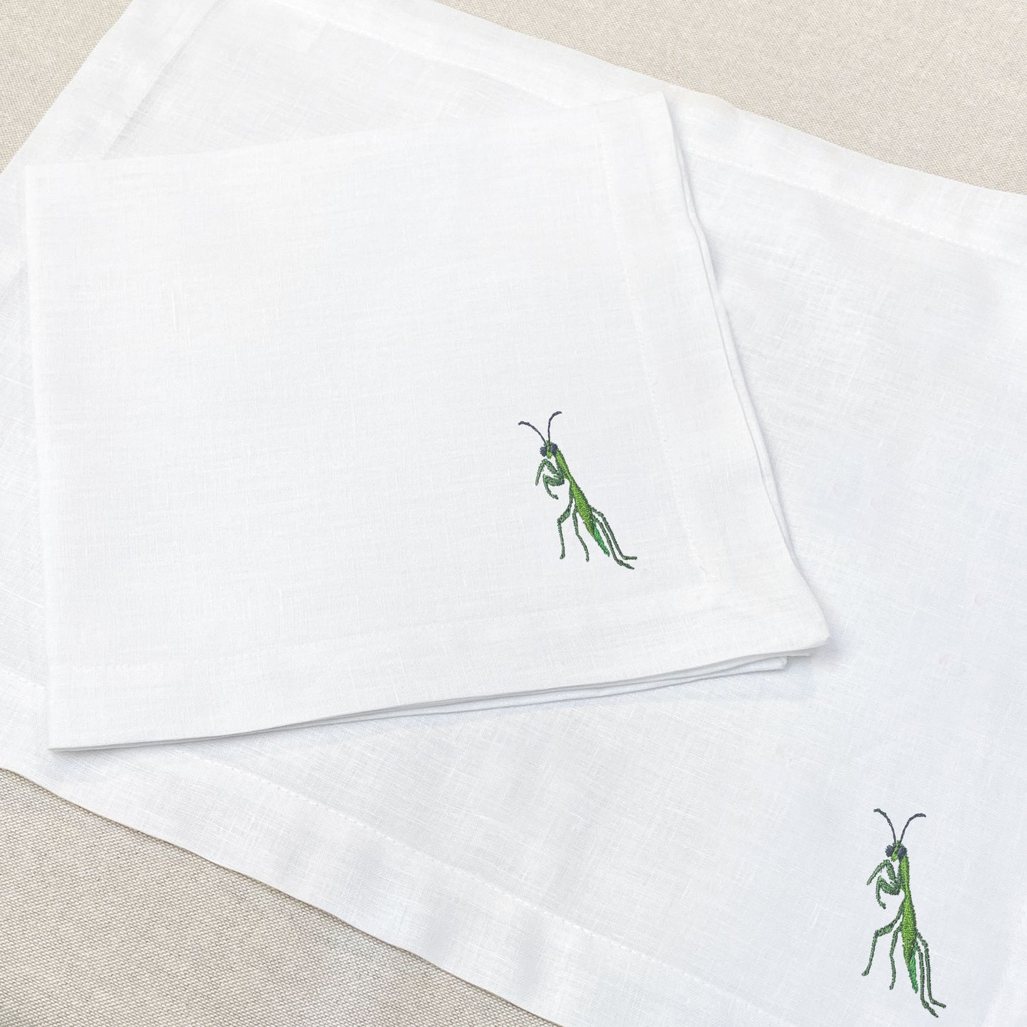 individual y servilleta de lino bordado mantis
