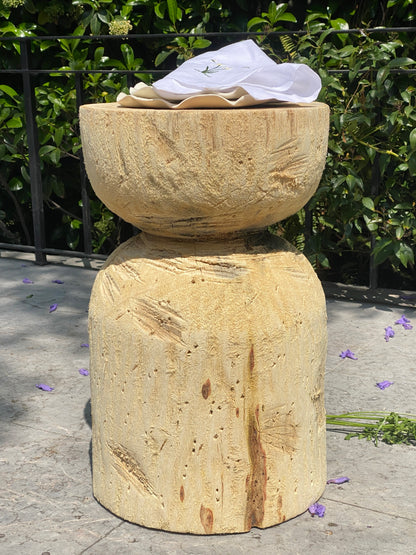 mesa auxiliar de madera - pieza única