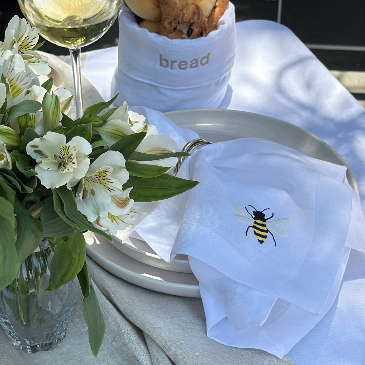 servilleta de lino bordado bumble bee - Barioles Casa