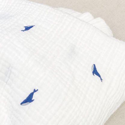 muselina swaddle bordada tiny whales - Barioles Casa